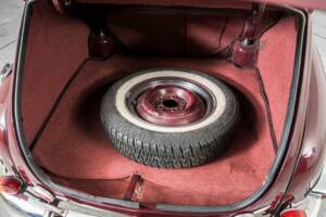 Image 42/50 of Volvo PV 444 (1953)