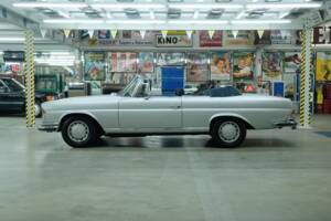 Image 3/50 of Mercedes-Benz 280 SE 3,5 (1970)