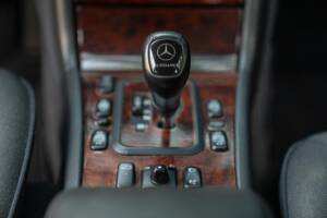 Image 36/50 of Mercedes-Benz E 430 (2000)