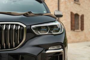 Bild 9/50 von BMW X5 M50d (2019)