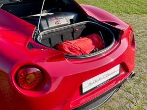 Image 8/18 of Alfa Romeo 4C (2015)