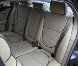 Image 37/50 de Jaguar XJ 8 4.2 (2009)