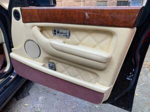 Image 24/50 of Bentley Arnage T (2002)