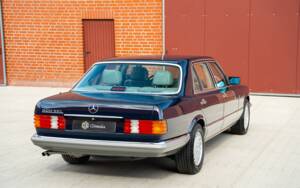 Image 5/72 de Mercedes-Benz 500 SEL (1984)