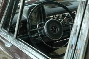 Image 36/50 of Mercedes-Benz 300 SE lang (1965)