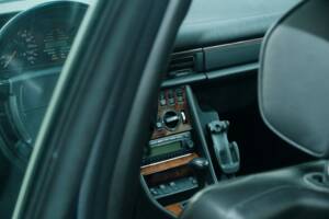 Bild 32/50 von Mercedes-Benz 500 SEL (1990)