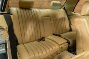 Immagine 7/19 di Mercedes-Benz 280 CE (1977)