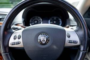 Image 32/50 of Jaguar XKR (2007)