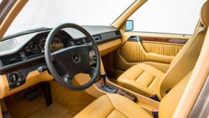 Image 3/7 of Mercedes-Benz 300 D Turbo (1991)