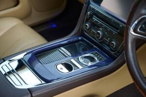 Bild 38/50 von Jaguar XJ 5.0 (2011)