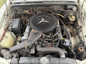 Image 29/44 of Mercedes-Benz 280 SEL 3,5 (1971)