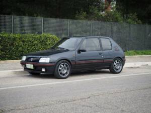 Bild 1/50 von Peugeot 205 GTi 1.9 (1988)