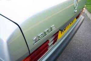 Bild 26/29 von Mercedes-Benz 190 E 2.0 (1992)