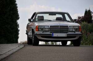 Bild 8/28 von Mercedes-Benz 230 C (1980)