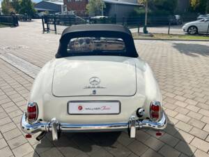Afbeelding 11/28 van Mercedes-Benz 190 SL (1960)