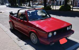 Image 1/55 de Volkswagen Golf Mk I Convertible 1.6 (1990)