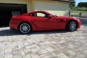 Image 6/33 de Ferrari 599 GTB Fiorano (2008)