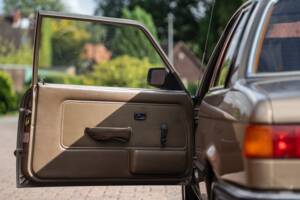 Image 22/76 of BMW 323i (1982)