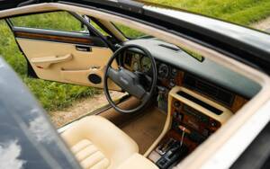 Image 24/37 of Daimler Double Six (1992)