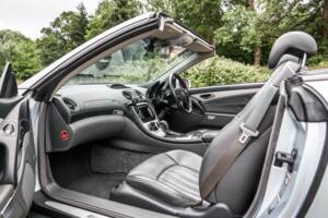 Image 34/40 of Mercedes-Benz SL 55 AMG (2002)
