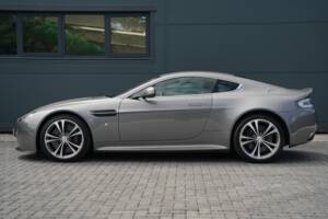 Immagine 4/50 di Aston Martin V12 Vantage (2012)