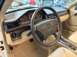 Bild 16/34 von Mercedes-Benz E 320 (1996)