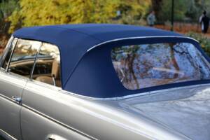 Image 26/50 of Mercedes-Benz 220 SE b (1966)