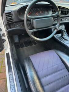 Image 38/45 of Porsche 944 Turbo (1985)