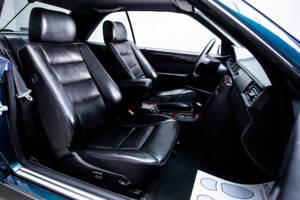 Image 11/29 de Mercedes-Benz E 320 (1995)