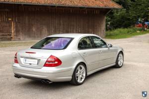 Image 4/72 of Mercedes-Benz E 55 AMG (2002)