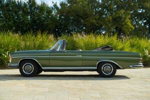 Obraz 5/50 pojazdu Mercedes-Benz 220 SE b (1964)