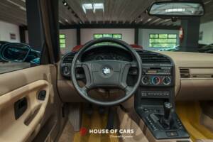 Immagine 16/24 di BMW 320i (1995)