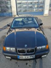 Immagine 8/72 di BMW 328i (1996)