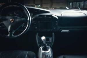 Bild 12/15 von Porsche 911 Carrera 4S (2003)