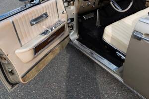 Bild 29/100 von Lincoln Continental Convertible (1965)