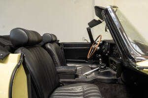 Immagine 19/32 di Jaguar E-Type (1969)