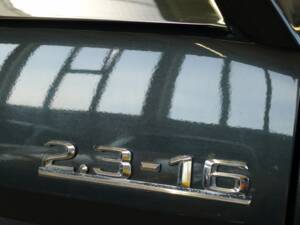 Image 33/49 of Mercedes-Benz 190 E 2.3-16 (1984)