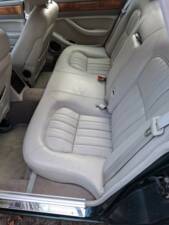 Image 6/8 of Jaguar XJ6 3.2 Executive (1996)
