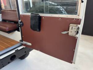 Bild 41/61 von Land Rover Defender 90 Td5 (2000)