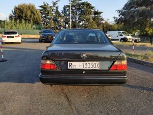Image 32/36 of Mercedes-Benz 230 CE (1989)