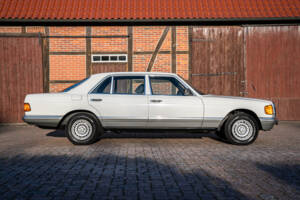 Image 12/44 de Mercedes-Benz 500 SEL (1984)
