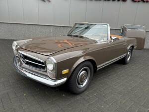 Image 3/36 de Mercedes-Benz 250 SL (1968)