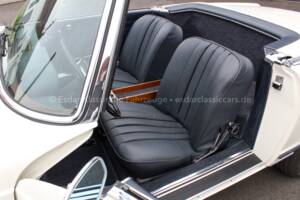 Afbeelding 13/31 van Mercedes-Benz 230 SL (1967)