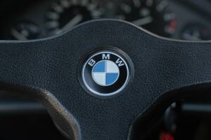 Bild 49/50 von BMW 320i (1989)