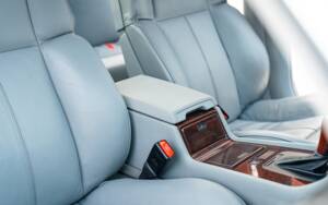 Image 32/55 of BMW 740i (1997)