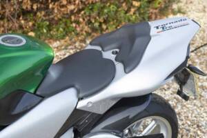 Bild 38/45 von Benelli Tornado Tre 900 (2003)
