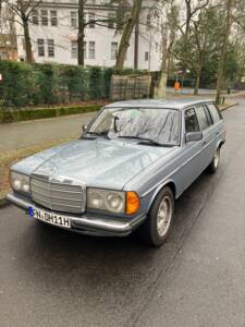 Image 4/13 de Mercedes-Benz 230 T (1980)