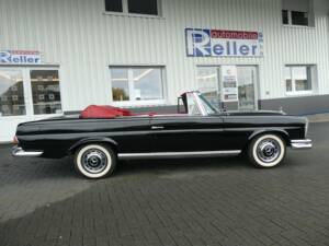 Imagen 8/26 de Mercedes-Benz 220 SE b (1963)