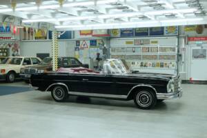 Image 18/50 of Mercedes-Benz 220 SE b (1963)
