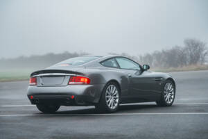 Image 7/18 of Aston Martin V12 Vanquish (2003)
